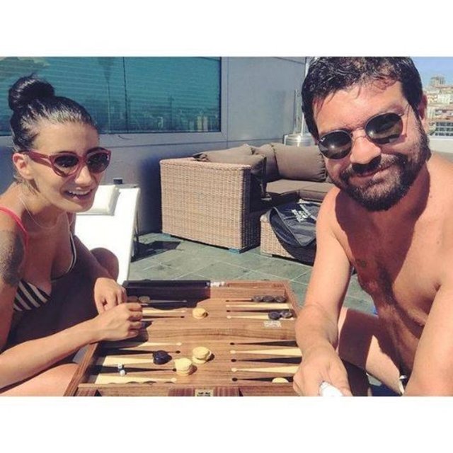 İREM DERİCİ - 2-2 şu an baklavasına oynuyoruz kim alır? Ben almazsam çıngar çıkar  -