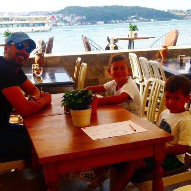 EMRE ALTUĞ - Adam adama kahvaltı.