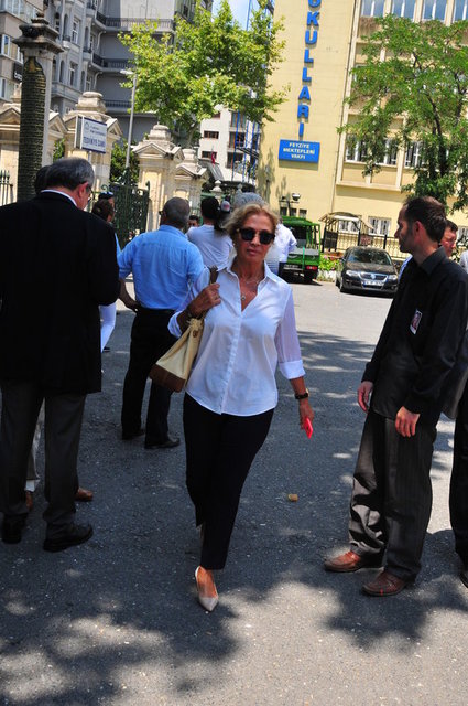 GÜLBİN SİMİTÇİOĞLU 