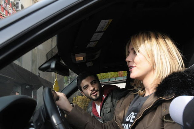 'OĞLUM İÇİN SUSUYORUM' - Yaşadıklarını oğlunun bilmemesi için davasıyla ilgili basın yasağı talebinde bulunduğunu belirten Ece Erken, "Babasının bana yaşattıklarını oğlumun bilmesini istemiyorum. Ailevi meselelerim basında yer almasın.