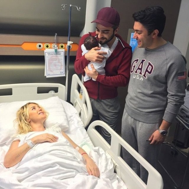 Hamileliği süresince eşinin şiddet eğilimi gösterdiğini söyleyen Erken, çocuğunu kaybetme tehlikesiyle karşılaştığını öne sürdü.