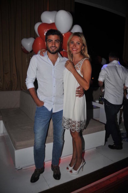 Habertürk'ün ulaştığı Ece Erken, eşinin kendisini çok sevdiğini ve boşanmayacağını söylediğini belirterek, "Bana 'Senden boşanmayacağım' diyordu.