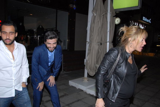 Şiddet ya, nasıl dayanabilirdim ki... Kim, hangi kadın dayanabilir ki? Dövmek, dövülmek nasıl bir şey? Kadınım, anayım, hem de yeni ana... Ne olur artık beni herkes rahat bıraksın biraz. Oğlum, babasını her gün görmeden büyüyecek diye ağlıyorum ben.