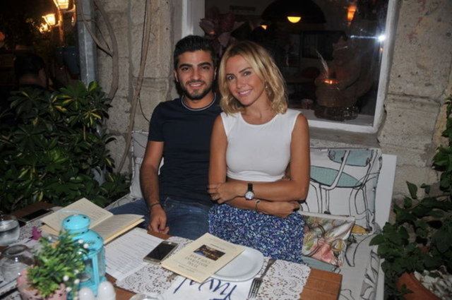 Hayati ARIGAN / HT GAZETEEce Erken'in mahkeme kararıyla evden uzaklaştırdığı eşi Serkan Uçar, boşanma davası açtı. Uçar, boşanma gerekçesi olarak eşinin kendisini sürekli 'Sen ergensin' diyerek rencide etmesini gösterdi. -