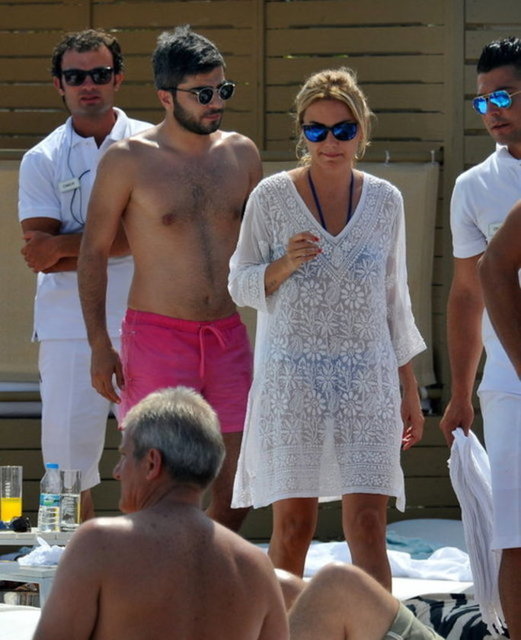 Oğlumu koruduğum için gizililik kararı istiyorum. Oğlum bunları okuyunca babasını nasıl sever" dedi. Erken, eşinin açtığı boşanma davasıyla ilgili olarak...