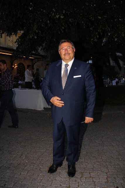 NADİR GÜLLÜ
