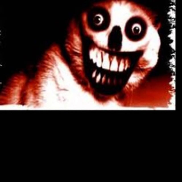 Tek arka plan detayı ise insan eli izi şeklinde kan lekesi. Büyük bir sırıtışla, iki ön diş çok beyaz, çok düz, çok keskin ve insan dişine benziyor. Bu resmin orijinalini görenler, aynı sahneyi olur olmadık anlarda görmeye başlıyor.