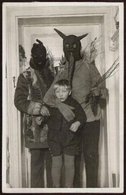 Satan's Sphinx (İblis'in gizemi)/2006 yıllında internete konulan videoyu izleyenler arasında intihar etmeye yeltenen, depresyon, kendine zarar verme gibi eğilimlerle yardım talebinde bulunanların sayısı oldukça fazla. İntihar edenler de olmuş.