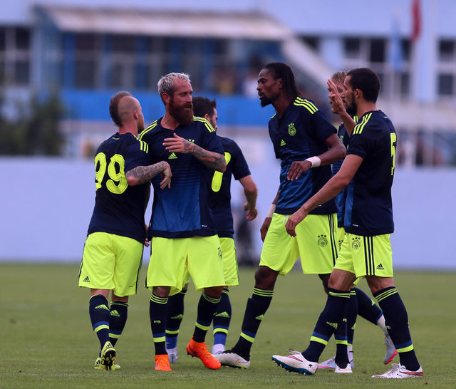 Fenerbahçe Düzce'de yapılan hazırlık maçında Zob Ahan'ı 7-0 yendi.