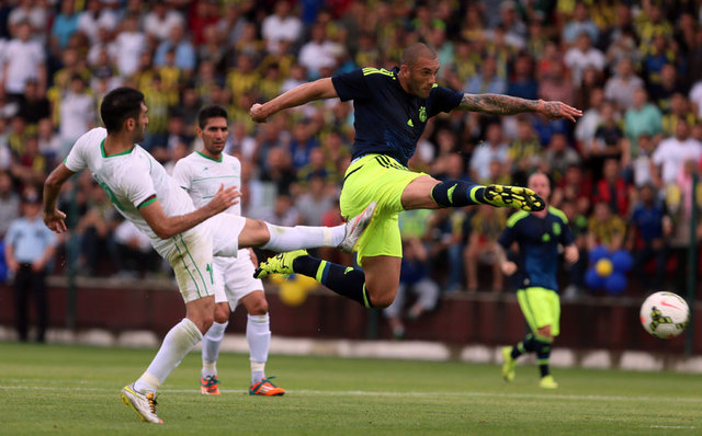 Maça hızlı başlayan Fenerbahçe, 5. dakikada Fernandao ile 1-0 öne geçti.
