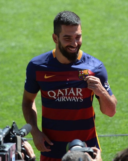 HABERTÜRK GAZETE/HAKAN YAĞCI  - Futbolcu Arda Turan, kendisini 5 yıllığına Barcelonalı yapan tarihi imza töreninin ardından soluğu Bodrum'da aldı.