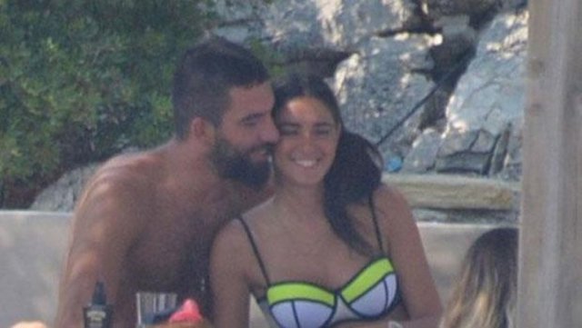 Kobal-İmirzalıoğlu çiftinin, Arda Turan-Aslıhan Doğan ikilisinin öpüştüğü günün ertesinde ortaya çıkması nispet olarak yorumlandı.