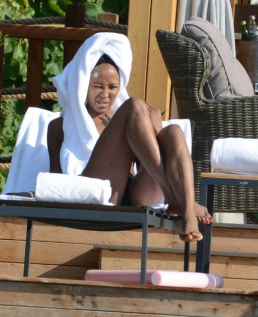 Hürriyet'ten Cenker Tezel'in haberine göre; Dünyaca ünlü top model, önceki gün Kuum Otel'in plajında görüntülendi.