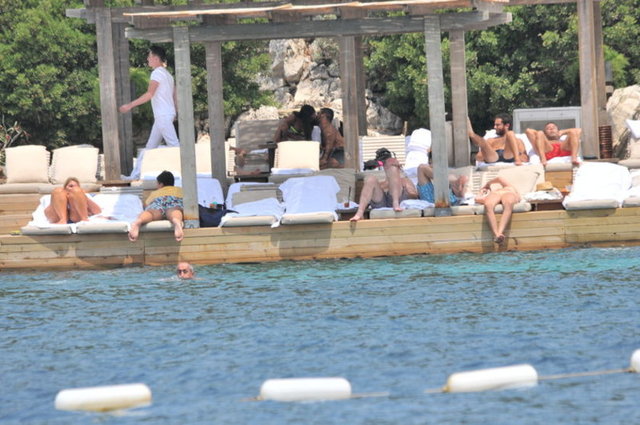 Atletico Madrid'den 35 milyon Euro'ya Barcelona'ya transfer olan futbolcunun İspanya'ya gitmeden önce yaptığı Bodrum tatilinin faturası hâlâ dillerde.