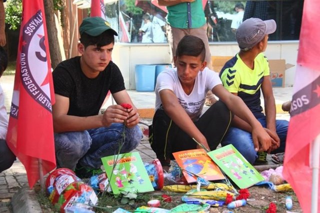 Çalışkan, şöyle konuştu: "Buradan tekrar barış, özgürlük, kardeşlik çağrımızı yeniliyoruz. Önümüzdeki süreç, barış ve kardeşlik süreci olmalı. Ama böylesi katliamlarla cevap vermektense elbet herkes tarihe bakmalı.