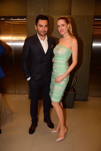 Sevilen oyuncu Wilma Elles ve eşi Kerem Göğüş, ikiz bebeklerine kavuştu.