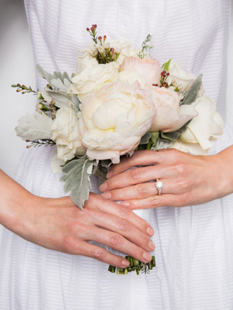 İşte düğün gününüzde herkesin ellerinize bakmasına neden olacak en güzel oje renkleri...