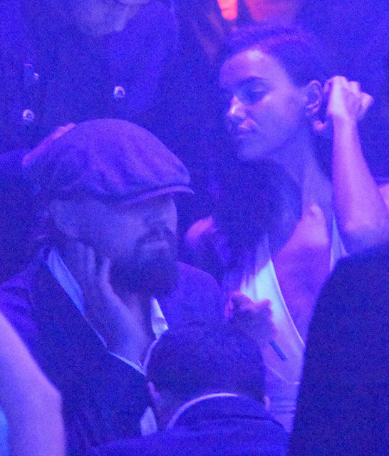 Leonardo DiCaprio ile bir partide eğlenirken görüntülenen seksi model, kafa karıştırmıştı.