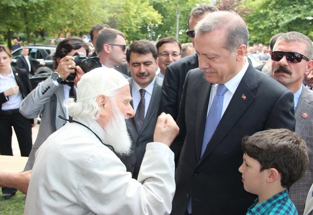 Erdoğan Cuma namazı için Maslak'taki Fatih Ormanı Camisi'ne geçti.