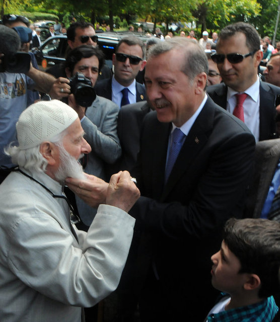 Ancak Cumhurbaşkanı son anda Cuma namazı kılacağı camiyi değiştirdi.