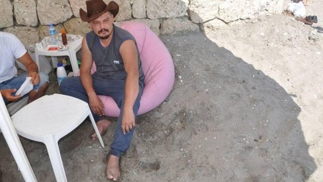 Milliyet'te yer alan habere göre; Büyükçekemece'deki evinden çıkartılan ve deniz kenarında tek başına yaşayan Kural,oyuncu arkadaşları başta olmak üzere kendisine uzatılan yardımları kabul etmiyor.