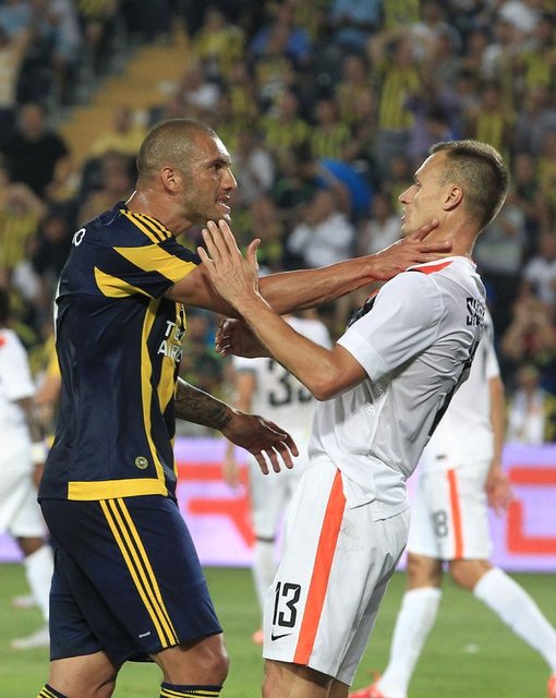 - Fernandao bir pozisyon nedeniyle rakibi Vyaceslav Shevcuk ile tartıştı