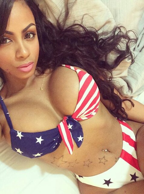 - Belçikalı yıldız futbolcu Axel Witsel'in eski sevgilisi olan Chaves, instagram hesabına yüklediği fotoğraflarla yeni ilişkiyi resmen duyurmuş oldu.