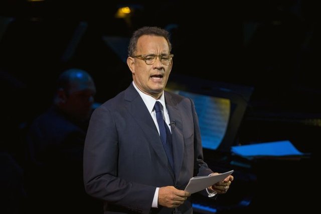 TOM HANKS