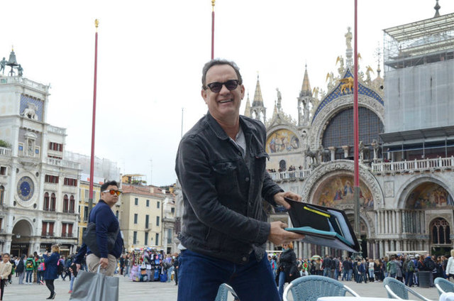 TOM HANKS