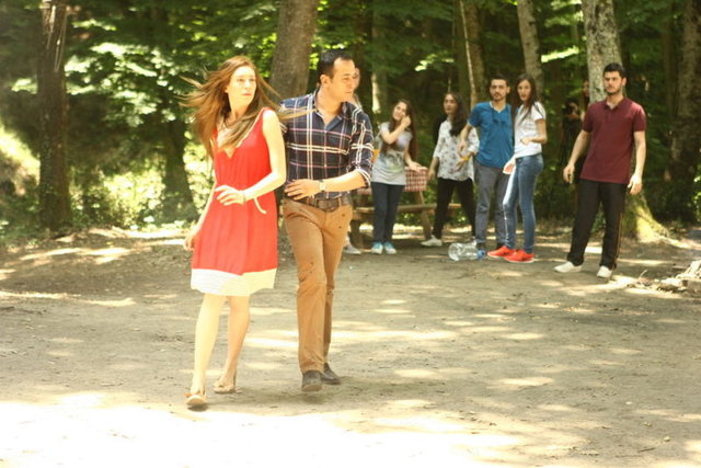 'Yaktın Beni'nin başrollerinde Uğur Yücel,Sarp Apak, Meltem Cumbul, Sinem Kobal, Hasibe Eren, Sezai Aydın, Ozan Özcan, Can Tarakçı, Emre Çağrı Akbaba, Yağız Kılınç'ın yer alırken, Ayça Damgacı,Bülent Şakrak ve Fedon'un konuk oyuncu olarak kadroda yer aldı