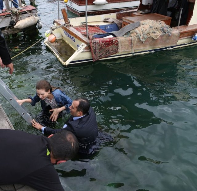 Kobal, zaman zaman Boğaz'ın sularında yüzmekte güçlük çekse de halinden hiç şikâyet etmedi.