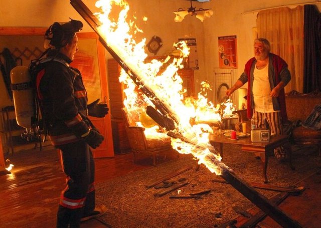 İstanbul Belediyesi'ne bağlı itfaiye ekiplerinin eşlik ettiği çekimlerde iki itfaiye aracı hazır bulundu. Yangın sahnelerinin çekimleri için Beykoz Kundura Fabrikası'nda özel dekor hazırlandı.
