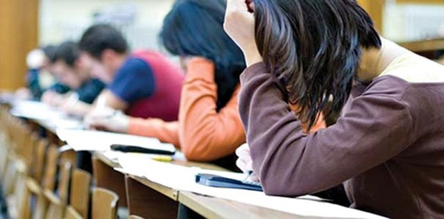 Başarılı öğrencileri bünyesine katmak isteyen üniversiteler, sınav başarısını ödüllendiren Başbakanlık, temel bilimleri teşvik eden TÜBİTAK ve karşılıksız destek sağlayan vakıf ve özel kurumlar...