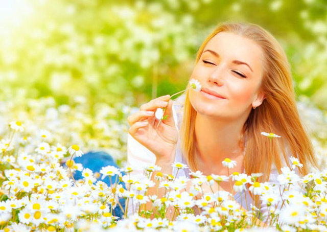 Kadınlar doğuştan itibaren, erkeklerden daha iyi tat alır. Araştırmalar, kadınların bir kokuyu ayrıştırmada erkeklerden daha iyi olduğunu gösteriyor.