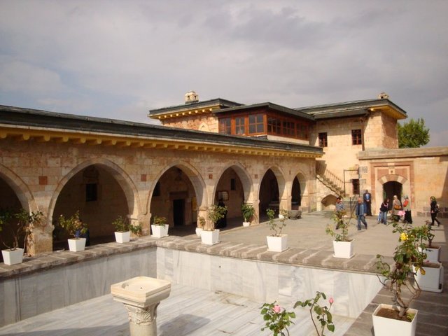 Sekiz köşeli yıldız bugün bir müze olarak kullanılan Hacı Bektaşi Veli Dergâhında dergâhın mührü olarak sergileniyor.