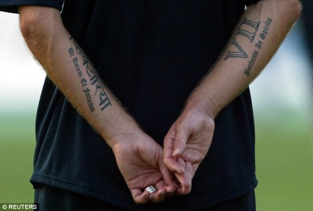 9- Eşi Victoria'nın adının Sanskritçesi.