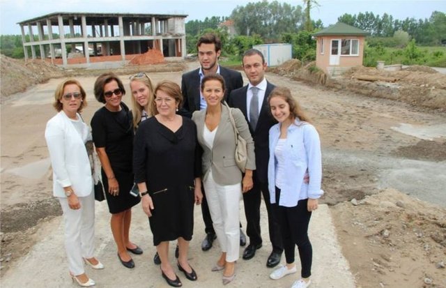 REVNA DEMİRÖREN, EMRA ÇARMIKLI, TÜLAY ULUSOY, YELDA, ERDOĞAN DEMİRÖREN, MERVE, ALİCAN ULUSOY, MEYRA CEYLAN