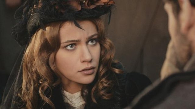 HT MAGAZİN - TRT'nin dönem dizisi 'Filinta'nın önceki gün İzmit'te bulunan eski Seka Fabrikası arazisindeki setinde yangın sahnesi çekildi.