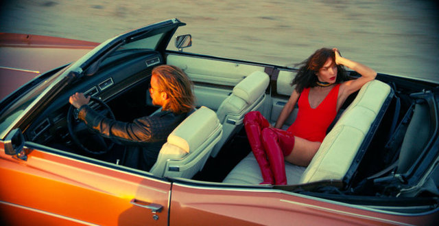 Ünlü şarkıcıya Norveçli model Helge eşlik etti.