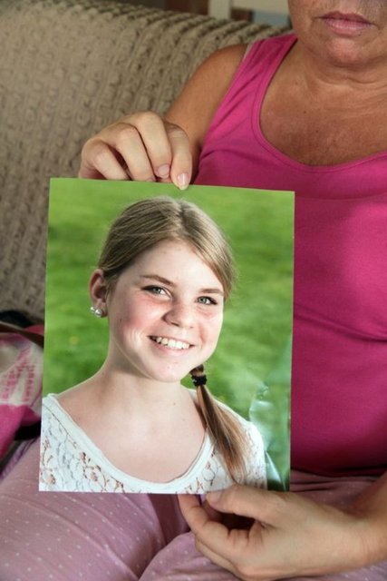 Hoholm,15 yaşındaki kızı Mia Emilie Haougen ve kız arkadaşı Ida Marie Nodland'ın üç gün önce dolaşmak için evden çıktığını ve bir daha dönmediğini kaydetti.