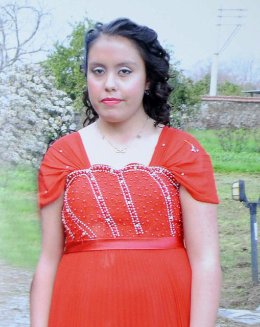 AYŞEGÜL 3 HAFTADIR KAYIP - Aydın, Yenipazar'da 3 hafta önce kaybolan Ayşegül Acar'ın (17) ailesi, kızlarının hayatından endişe ediyor.