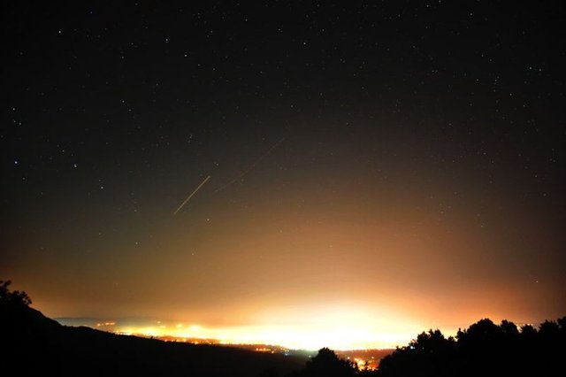 Halk arasında "yıldız kayması" olarak bilinen Perseid Meteor Yağmuru, dün gece Bursa, Erzurum ve Antalya'da gözlemlendi.
