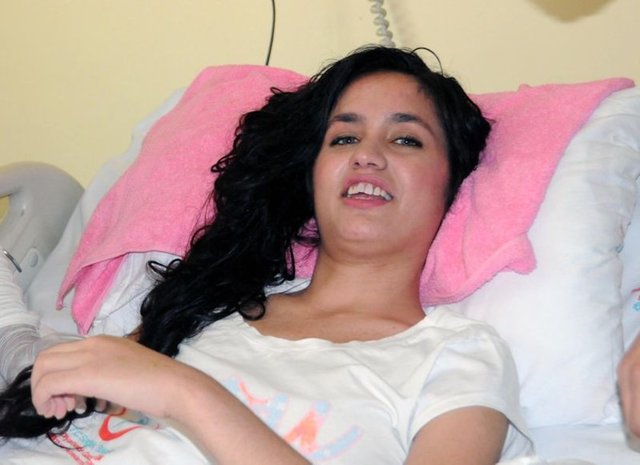 Kardeşinin GATA'da 1 ayı aşkın süredir gördüğü tedavi sonucu ilk kez ayağa kalktığını belirten abla Sevil Denizhan, "Durumu oldukça umut verici, hızla iyileşiyor.