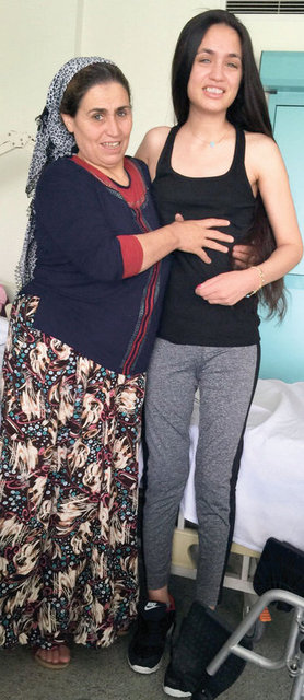 Umut TARHAN / GAZETE HABERTÜRK - Bir televizyon kanalında katıldığı ses yarışmasında tanınan ve Diyarbakır'ın Ergani İlçesi'ndeki evinde eski erkek arkadaşı tarafından silahla yaralandıktan sonra...