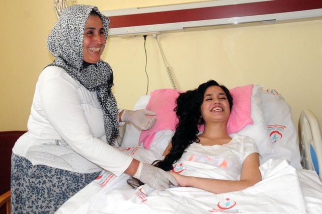 ... uzun süre ölümle pençeleşen Mutlu Kaya, Ankara GATA'da yapılan tedavi sonucunda yürümeye başladı.