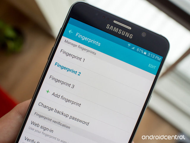 Samsung'un Galaxy Note 4 ve Galaxy S5 ile başlattığı parmak izi güvenlik önlemi daha önce kullanıcıların neredeyse tüm ekranı parmaklamalarını gerektiriyordu; ancak S6 ile bu durumdan kurtulan Samsung, Note 5'te de bu tek dokunuşlu sensörü kullandı