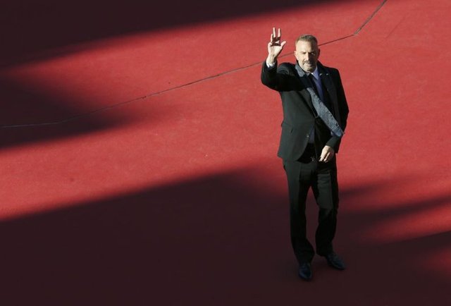 KEVIN COSTNER