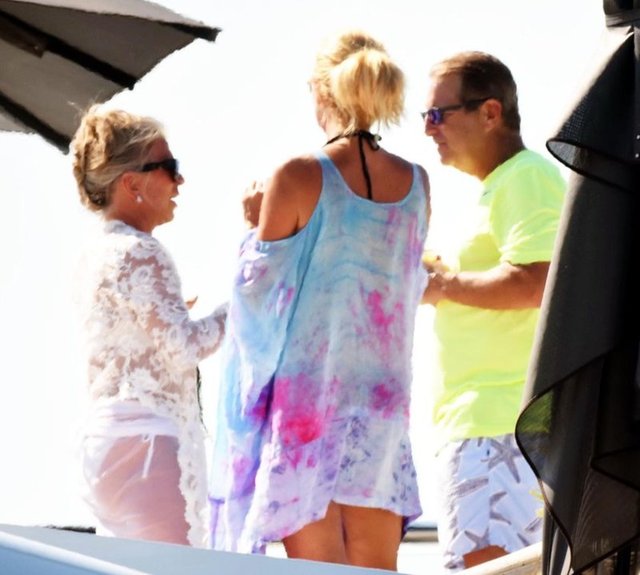 KEVIN COSTNER, CHRISTINE BAUMGARTNER