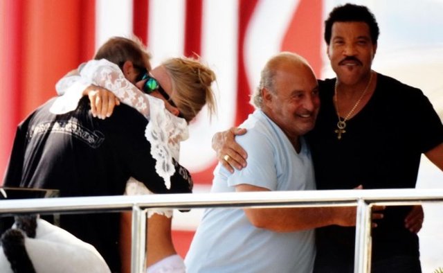 KEVIN COSTNER, TINA GREEN, PHILIP NIGEL ROSS GREEN