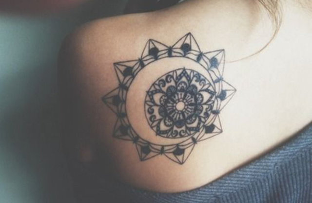 Artık bir aksesuar gibi kullanılan mandala dövmelerden siz de yaptırmak isterseniz, seçtiklerimize göz atın.  -